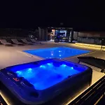 Moretto With Private Pool & Jacuzzi - Rijeka Area Vila