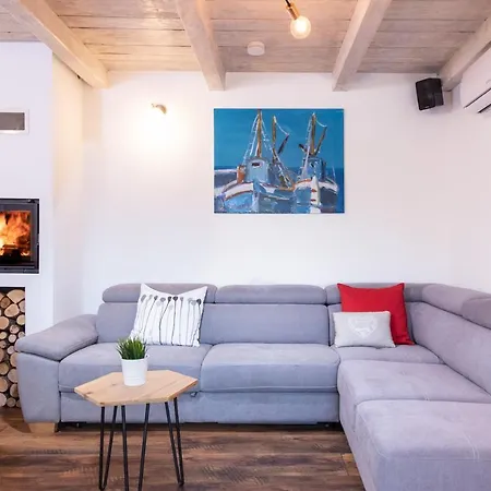 Moretto With Private Swimming Pool And Jacuzzi Vila