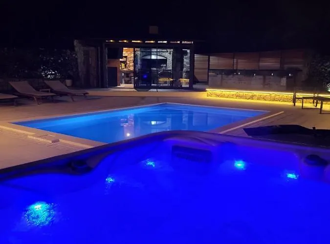Villa Moretto With Private Pool & Jacuzzi - Rijeka Area Vila *