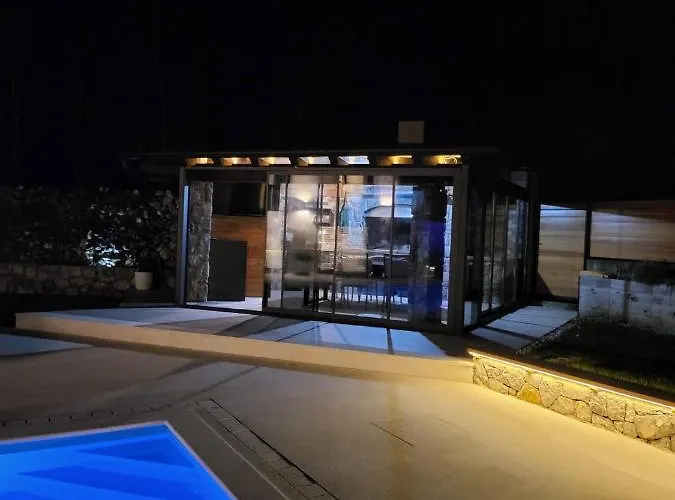 Villa Moretto With Private Pool & Jacuzzi - Rijeka Area Vila *