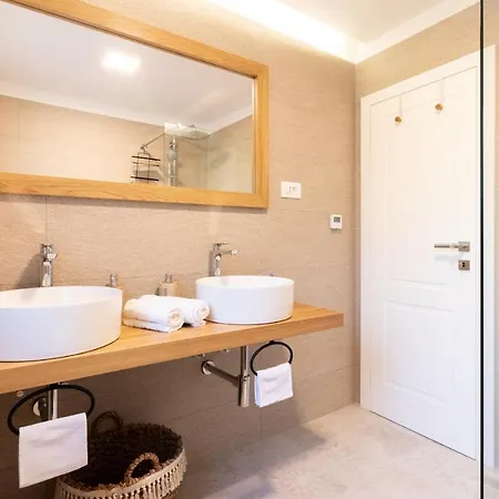 Moretto With Private Swimming Pool And Jacuzzi